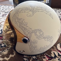 女性用ヘルメットです。