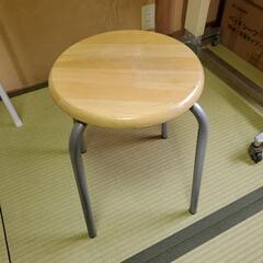 キャスター付き 高さ調整可能 丸椅子 1脚 / パイプ丸椅子 3脚/1脚500円でお譲り致しますの画像
