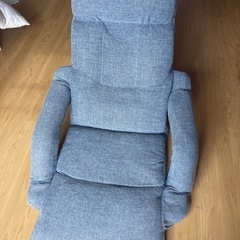 一人掛けのソファの画像