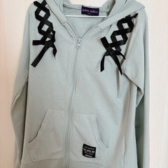👧140cmパーカー2点set中古品!!Pomona Kiss&BLING GIRLS の画像