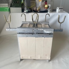 自動 シャクリ機 しゃくり機 特注品 錘調節有り 竿間隔調節可能 スパイク付き アルミ製 小型 イカ タラ マス サケ タイ など 中古品  の画像