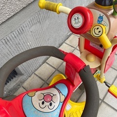 (お取引中)ジャンク　アンパンマン三輪車　ステップとガード付き　1歳半から4歳　77〜100センチの画像