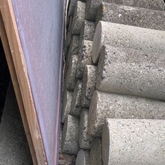 花壇に使う丸いブロックの画像