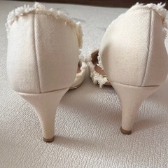 白デニム素材パンプスの画像