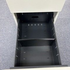 鍵付き オフィス用三段キャビネットの画像