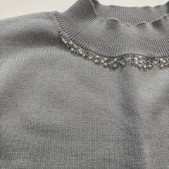 【美品】ビジュー付綺麗めトップスMの画像