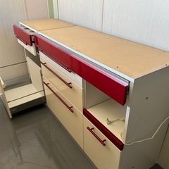 今月いっぱい掲示食器棚　