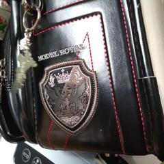 モデルROYALランドセル 黒地に赤ライン ドラゴンモチーフの画像