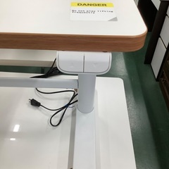 家具ならトレファク吉川店！！   電動昇降デスク　ホワイトの画像