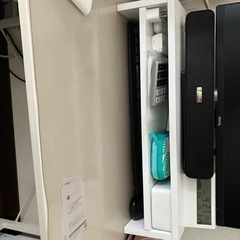 パソコンデスクの画像