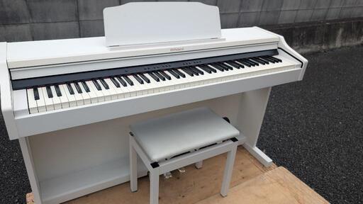 岡山〜送料込み ROLAND 電子ピアノ RP501 21年購入 激可愛い＆ほぼ新品L③\n★京都南〜福知山\n東は→姫路〜大阪〜福知山\n西は→姫路〜鳥取市〜兵庫〜岡山まで配達無料 ★ジモティーが一番安い！\n★ジモティーは設置までお手伝い\n【簡単設置】\n★ジモティーは即配達、納品可能！