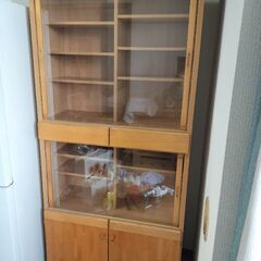 大きめの食器棚