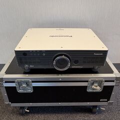 Panasonic　DLPプロジェクター　PT-D5700①