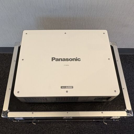 Panasonic DLPプロジェクター PT-D5700① パナソニック DLP