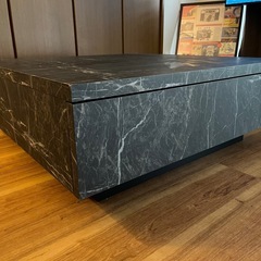 LOWYA 大理石テーブルの画像