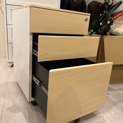 キャスターつきデスク　引き出し の画像