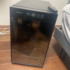 アイリスオーヤマ　
小型ワインセラー