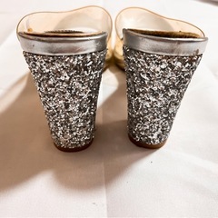 【無料】美シルエットR&E 23〜23.5cmクリア・シルバー サンダルの画像