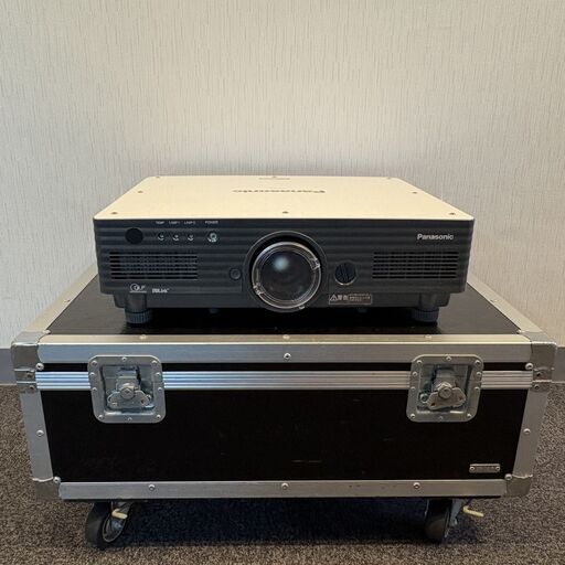 Panasonic DLPプロジェクター PT-D5700② パナソニック DLP