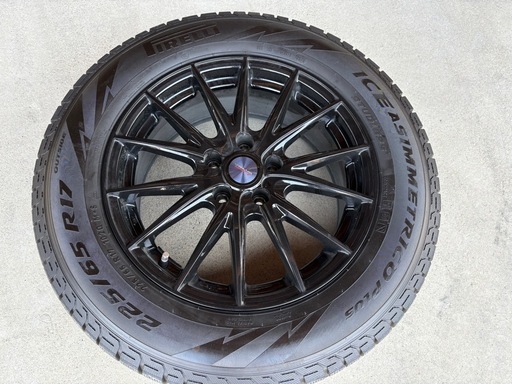 スタッドレスタイヤホイール付き　冬迄保管可能