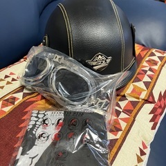 開封済み未使用美品ヘルメットセットの画像