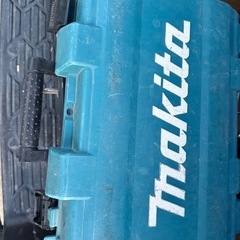 マキタ 10.8V 充電式タッカー　バッテリー3つ　DIYなど！の画像