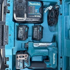 マキタ 10.8V 充電式タッカー　バッテリー3つ　DIYなど！