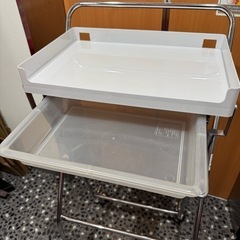 便利な車輪付きツールトレイ　　　