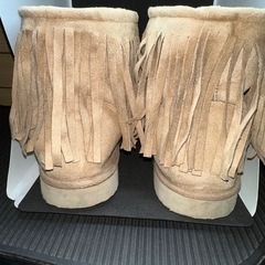 フリンジブーツの画像