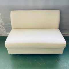 2人掛けソファ　収納付き　白　シンプルの画像