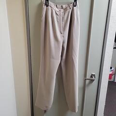 レディーススーツの画像