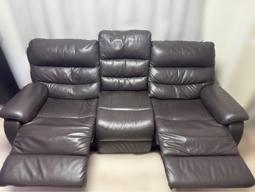 【定価15万円】ニトリ電動本革リクライニングテーブル付き3人掛けソファ