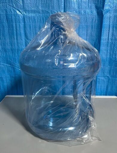 新品未使用　ウオーターサーバー用　空ボトル　12L　6本と　未使用キャップ100個