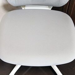 オカムラ シルフィー 肘無しローバック 背メッシュ ライトグレーの画像