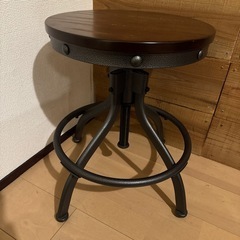アンティーク調スツール　カインズ