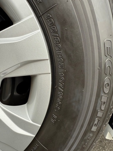 ⭐︎引渡し手続き中⭐︎ハイエース　新車外しタイヤ、スチールホイール195/80R15新品 　