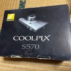Nikon COOLPIX S570 デジカメ　シルバー