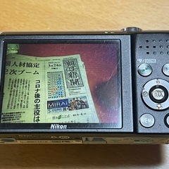 Nikon COOLPIX S570 デジカメ　シルバーの画像
