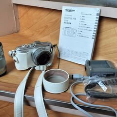 OLYMPUS PEN E-PL8 ミラーレスカメラ ホワイト