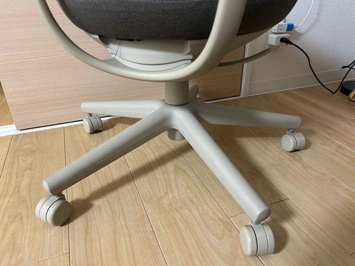 取引中〈テレワークに最適〉コクヨのパロ椅子