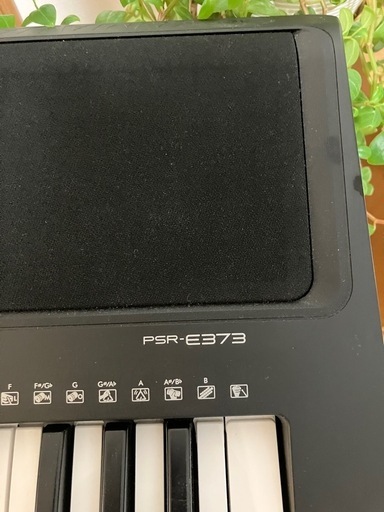 【23年製美品】YAMAHA PSR-E373電子キーボード　スタンド、椅子付き