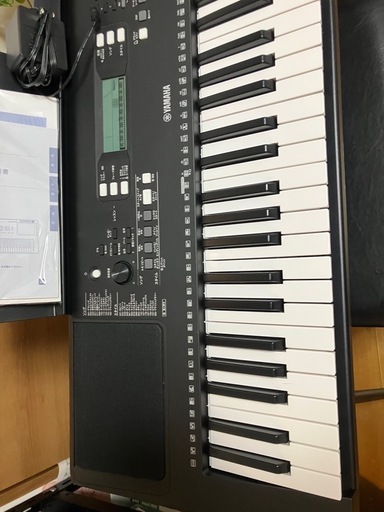 【23年製美品】YAMAHA PSR-E373電子キーボード　スタンド、椅子付き