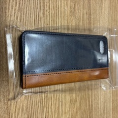 手帳型 iPhoneケース 黒と茶色の画像