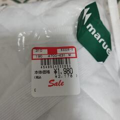 白い寝具の画像