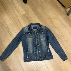 スタッズ付きダメージデニムジャケット