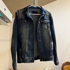 スタッズ付きダメージデニムジャケットの画像