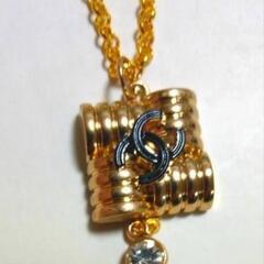 格安商品♦♦♦♦♦♥♦シャネル♥ココマークネックレス　
サイズ　トップ部分縦1.5 横2外部ネックレス長さ45センチ18K印有り  

♥未使用 シャネル　チャーム　スノーフレーク　ポーチ　限定品 CHANEL

♥香水はシャネル No.5 EDPSP 1.5ml 香水 フレグランス N゜5 CHANEL
ブランド：CHANEL
　
♥♥CHANEL♦ナンキンジョー♦ビンテージ

♥CHANEL♦特種ネックレス♦印有♦6点セット商品♦格安商品
♥追加ブローチの画像