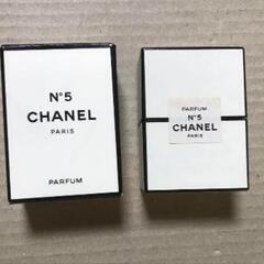 格安商品♦♦♦♦♦♥♦シャネル♥ココマークネックレス　
サイズ　トップ部分縦1.5 横2外部ネックレス長さ45センチ18K印有り  

♥未使用 シャネル　チャーム　スノーフレーク　ポーチ　限定品 CHANEL

♥香水はシャネル No.5 EDPSP 1.5ml 香水 フレグランス N゜5 CHANEL
ブランド：CHANEL
　
♥♥CHANEL♦ナンキンジョー♦ビンテージ

♥CHANEL♦特種ネックレス♦印有♦6点セット商品♦格安商品
♥追加ブローチの画像