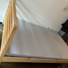 IKEAベッドとマットレスの画像