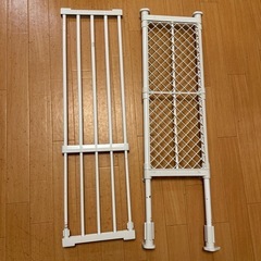 突っ張り棚二個(こちらからのメッセージに
返信ある方に決めさせて...